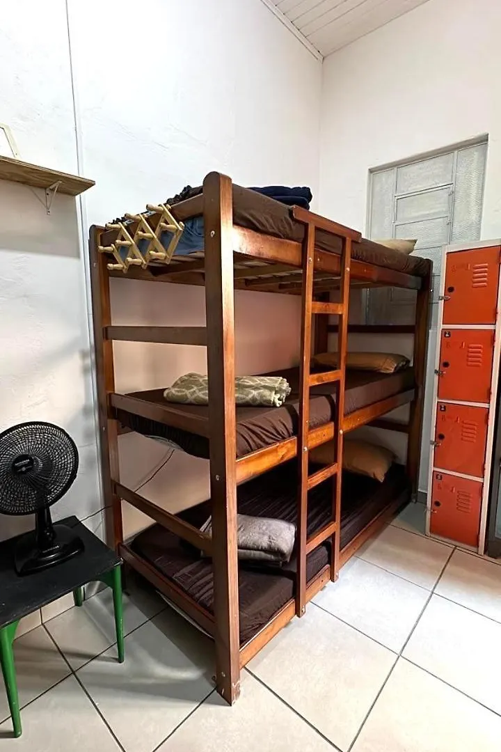 Hotel cápsula Pinheiros Hostel & Food São Paulo Brasil